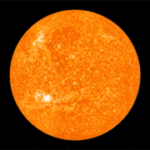 Przełom w badaniach nad Słońcem. Naukowcy zajrzeli 200 tysięcy kilometrów pod jego powierzchnię